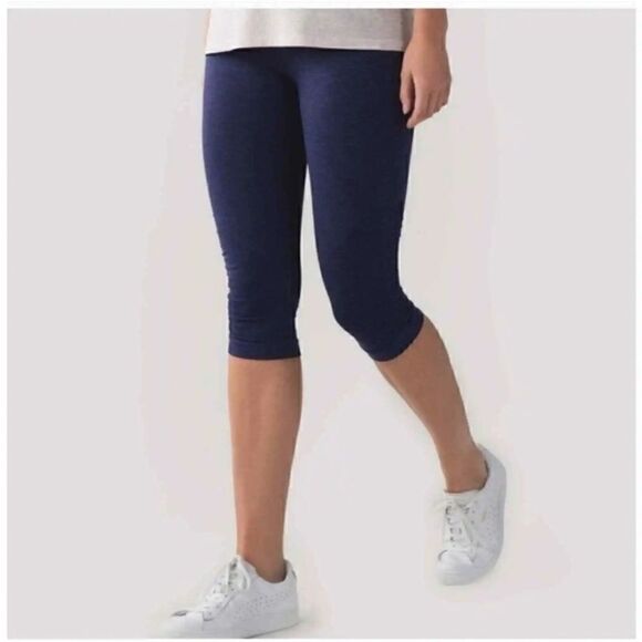 Lululemon In the Flow Seamless Crop Leggings in Black - Picture 2 of 8